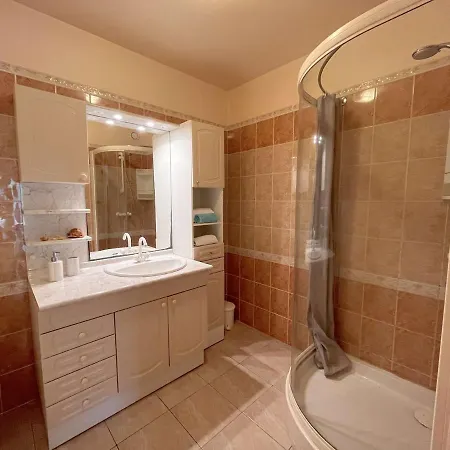 Appt 3 Pieces Avec Piscine Proche Centre Ville, 4 Couchages, Saint-raphael - Fr-1-226a-144 شقة *