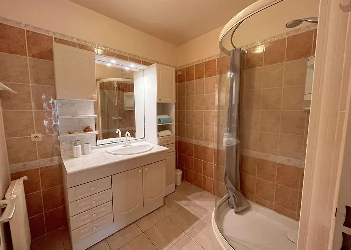 Appt 3 Pieces Avec Piscine Proche Centre Ville, 4 Couchages, Saint-raphael - Fr-1-226a-144 דירה *